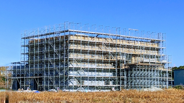 高層の建設現場